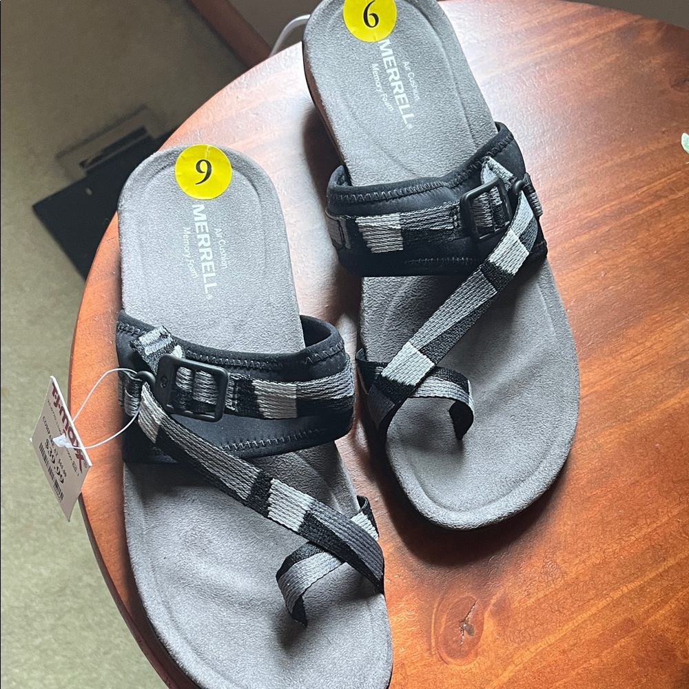 Merrell Women's Black and Gray Strappy Sandals